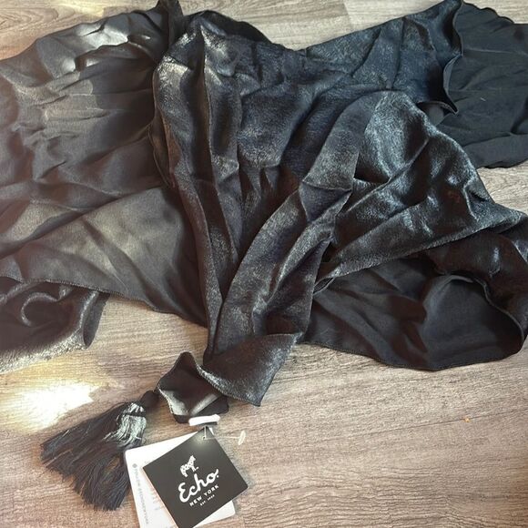 Echo Design Stole with Curly Edge Wrap (Black) - Picture 3 of 3